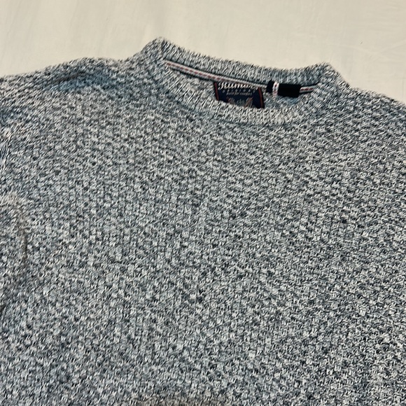 3 long sleeve shirts in a bundle - Picture 4 of 7